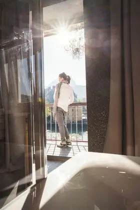Deluxe Tek Büyük Yataklı Oda, 1 Yatak Odası, Balkon, Dağ Manzaralı