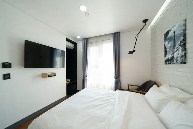 Standard Oda (Netflix Available in Some Rooms)