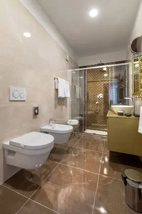 Deluxe Tek Büyük Yataklı Oda