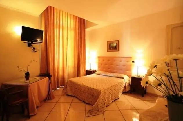 Büyük Yataklı Tek Kişilik Oda