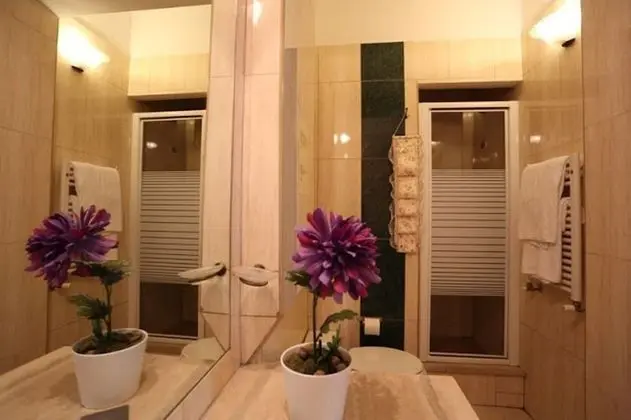 Büyük Yataklı Tek Kişilik Oda