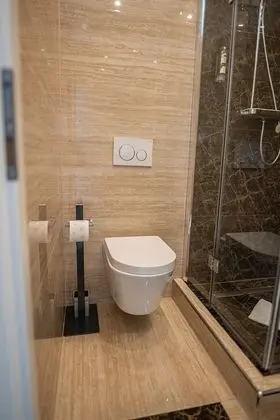 Comfort Tek Büyük Yataklı Oda