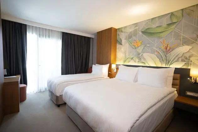 https://images.etstur.com/imgproxy/resize/2560x1440/files/images/hotelImages/etsrooms/516029/Boyalik_Beach_Palms_Hotel_20241216110716_9.jpg