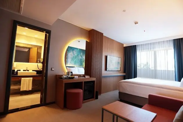 https://images.etstur.com/imgproxy/resize/2560x1440/files/images/hotelImages/etsrooms/516029/Boyalik_Beach_Palms_Hotel_20250408141627_2.jpeg