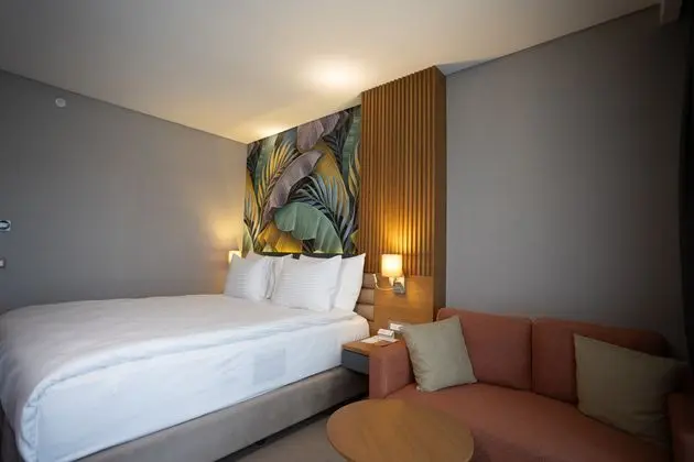 https://images.etstur.com/imgproxy/resize/2560x1440/files/images/hotelImages/etsrooms/516029/Boyalik_Beach_Palms_Hotel_20250408141627_7.jpg