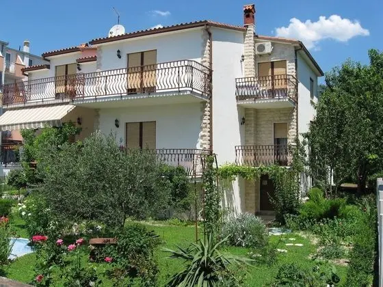 Apart Daire (Božana - with parking - A2(2+2))