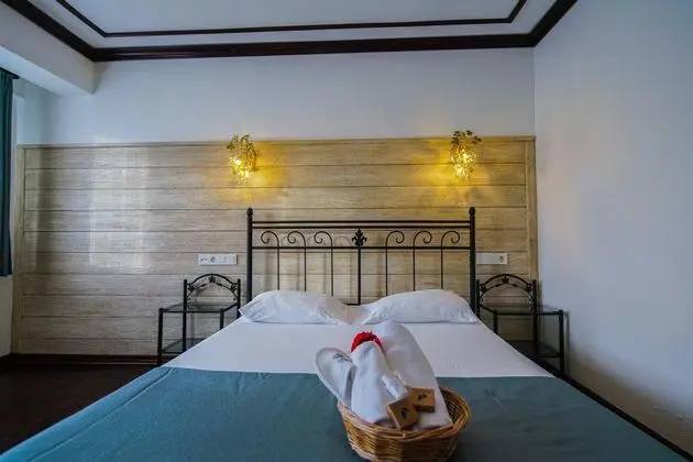 Ekonomik Oda Alt Kat,Sokak veya Avlu Manzaralı,Arka Cephe