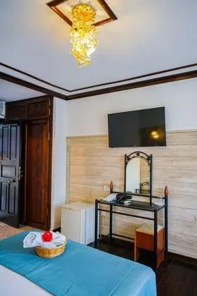 Ekonomik Oda Alt Kat,Sokak veya Avlu Manzaralı,Arka Cephe