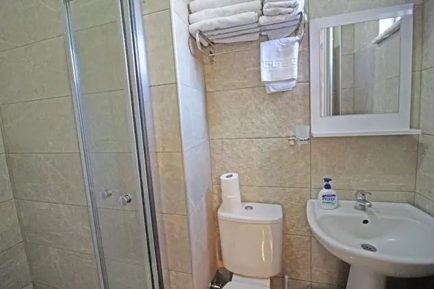 Ekonomik Üç Kişilik Oda, Manzarasız