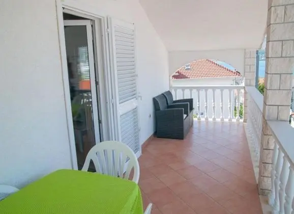 Apart Daire (Boze - 100 m from sea - A2(2+2))