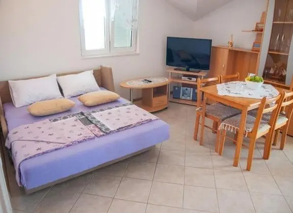 Apart Daire (Boze - 100 m from sea - A2(2+2))