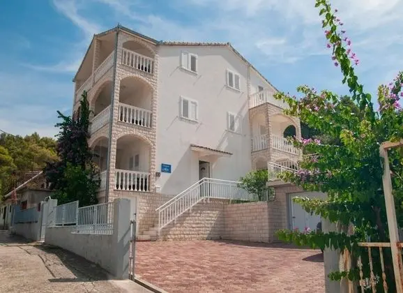 Apart Daire (Boze - 100 m from sea - A2(2+2))