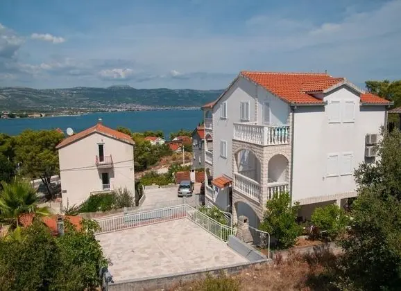 Apart Daire (Boze - 100 m from sea - A2(2+2))