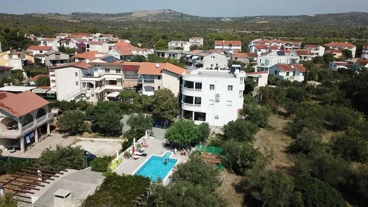 Apart Daire (Bozi - with pool - A4 II kat(2+2))