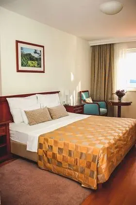 Tek Büyük veya İki Ayrı Yataklı Oda, Deniz Manzaralı