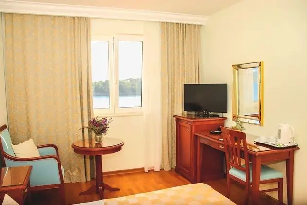 Tek Büyük veya İki Ayrı Yataklı Oda, Deniz Manzaralı