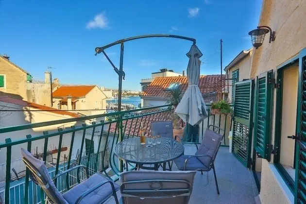 Apart Daire (Božo - in centre - A1(3+1))