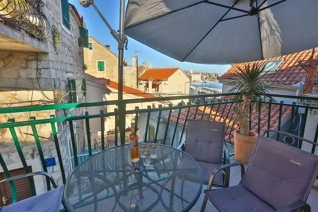 Apart Daire (Božo - in centre - A1(3+1))