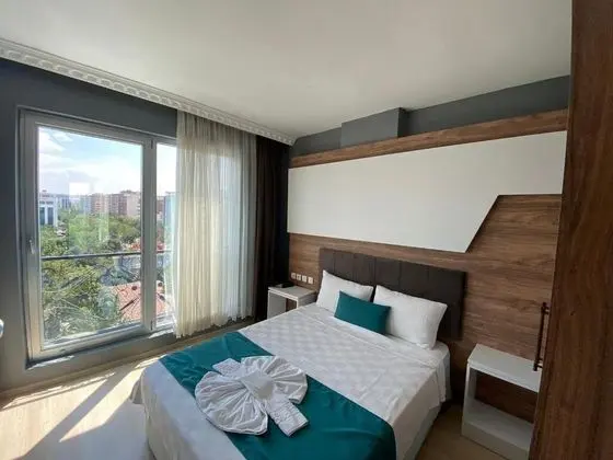 Tek Büyük veya İki Ayrı Yataklı Oda, Şehir Manzaralı