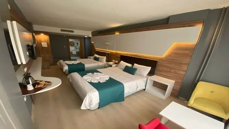 Tek Büyük veya İki Ayrı Yataklı Oda, Şehir Manzaralı