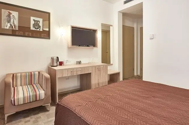 Deluxe Tek Büyük Yataklı Oda, Engellilere Uygun, Bahçe Manzaralı