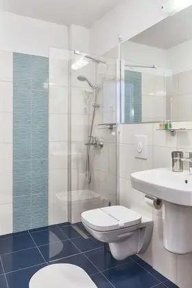 Deluxe Tek Büyük Yataklı Oda, Engellilere Uygun, Bahçe Manzaralı