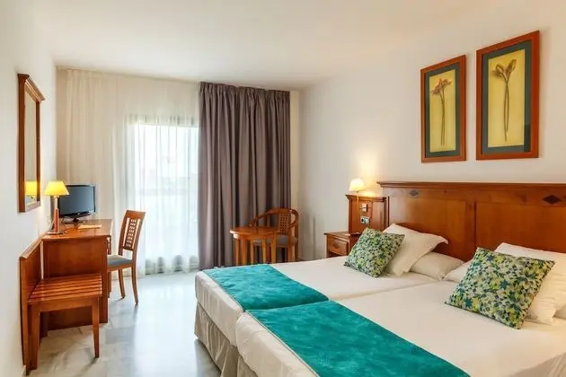 Tek Büyük veya İki Ayrı Yataklı Oda, Balkon (2 adults + 1 child)