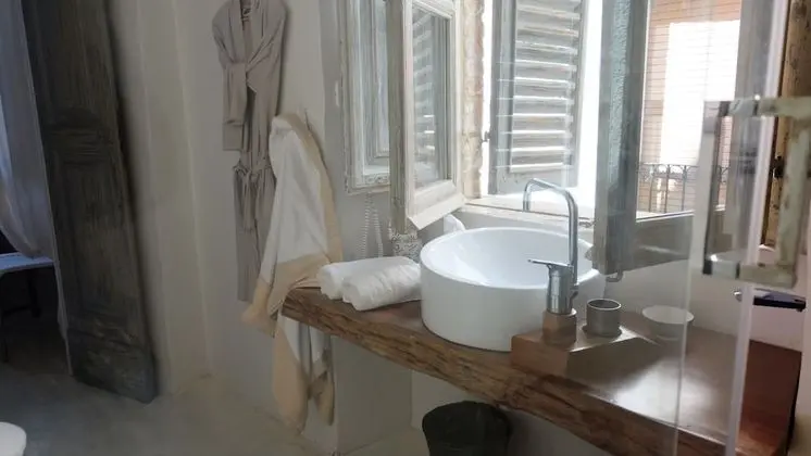 Deluxe Tek Büyük Yataklı Oda (Dalla)