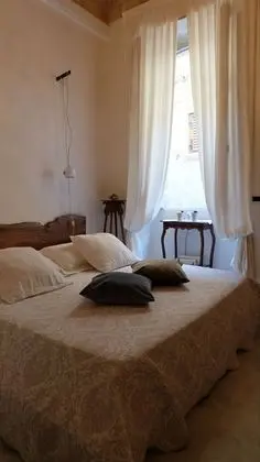 Deluxe Tek Büyük Yataklı Oda (Funari)