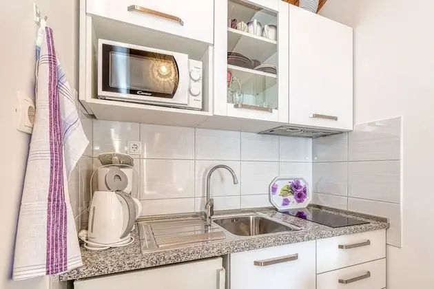 Standard Stüdyo, 1 Çift Kişilik Yatak, Deniz Manzaralı, Bahçeli (Brač Island Studio Mladineo A2)