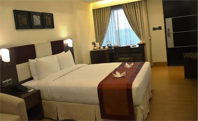 Deluxe Tek Büyük Yataklı Oda, 1 Büyük (Queen) Boy Yatak, Sigara İçilebilir, Göl Manzaralı