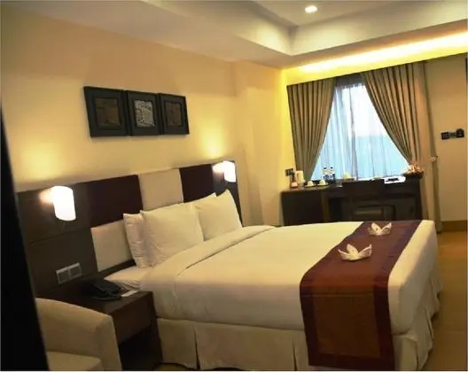 Deluxe Tek Büyük Yataklı Oda, 1 Büyük (Queen) Boy Yatak, Sigara İçilebilir, Göl Manzaralı