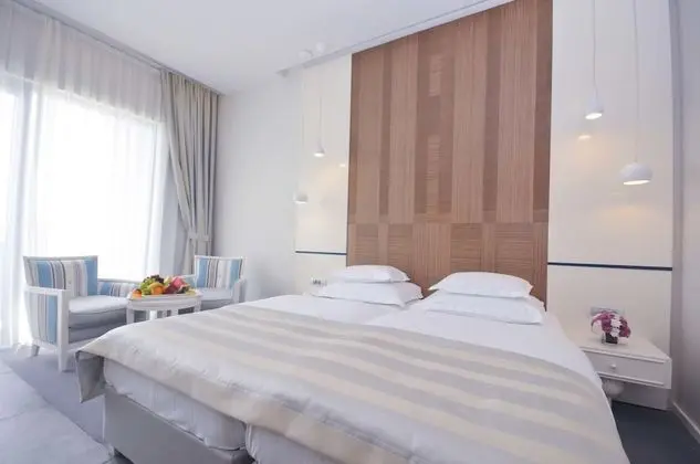 Tek Büyük veya İki Ayrı Yataklı Oda, Balkon, Deniz Manzaralı