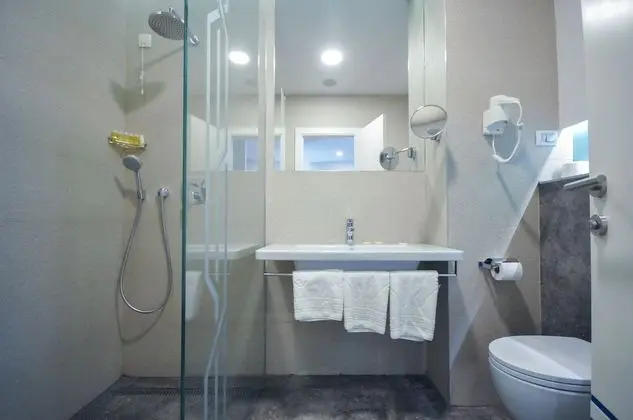 Tek Büyük veya İki Ayrı Yataklı Oda, Balkon, Deniz Manzaralı