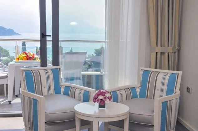 Tek Büyük veya İki Ayrı Yataklı Oda, Balkon, Deniz Manzaralı