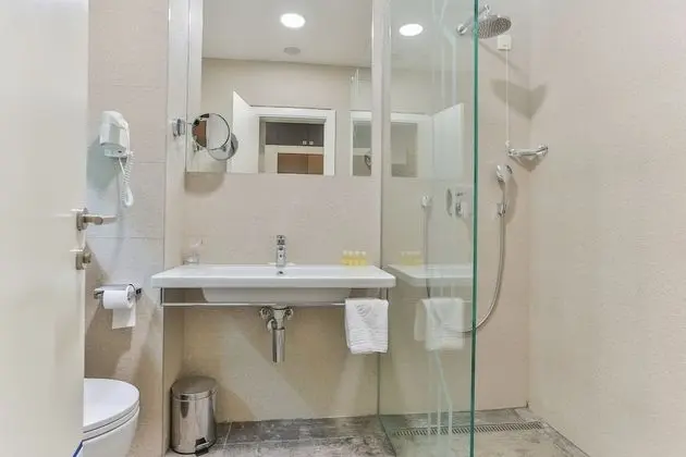 Tek Büyük veya İki Ayrı Yataklı Oda, Balkon, Deniz Manzaralı
