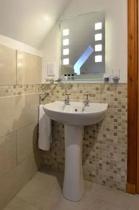 Deluxe Tek Büyük veya İki Ayrı Yataklı Oda (Room 2)