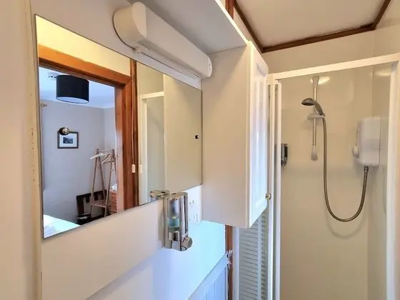 Basic Tek Büyük Yataklı Oda