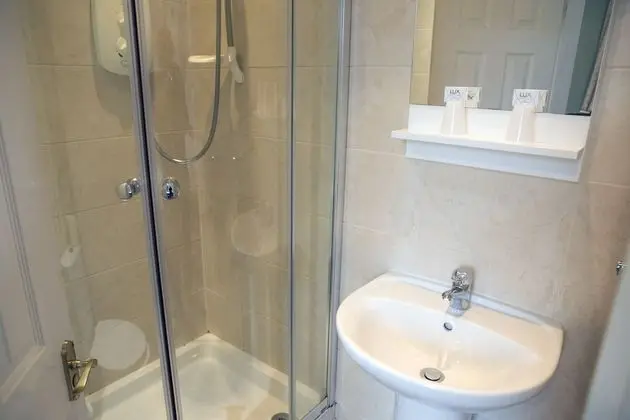 İki Ayrı Yataklı Oda ( with Private Bathroom)