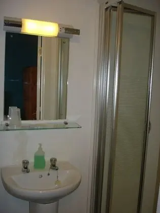 Tek Kişilik Oda, Banyolu/Duşlu (Small single)