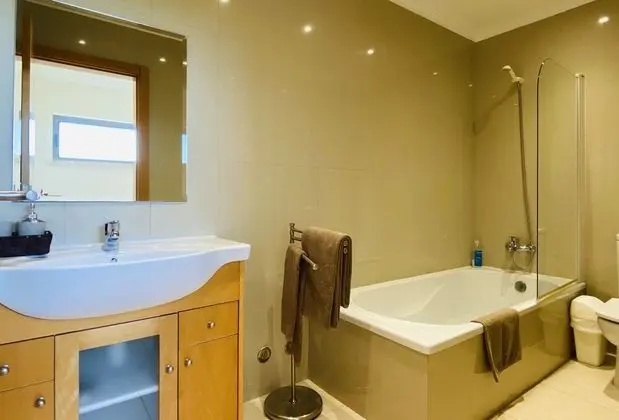 Ev, 2 Yatak Odası, Havuz Kullanımı, Bahçe Manzaralı