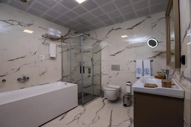 Triple, Şehir Manzaralı, Küvetli