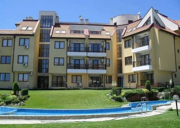 Apart Daire, 1 Büyük (Queen) Boy Yatak ve Çekyat