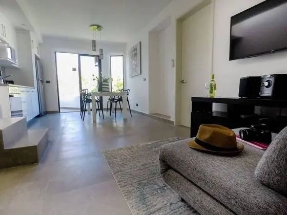 Daire, 2 Yatak Odası, Balkon