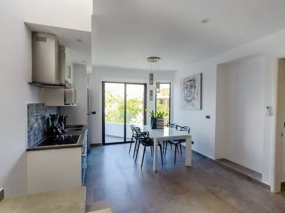 Daire, 2 Yatak Odası, Balkon