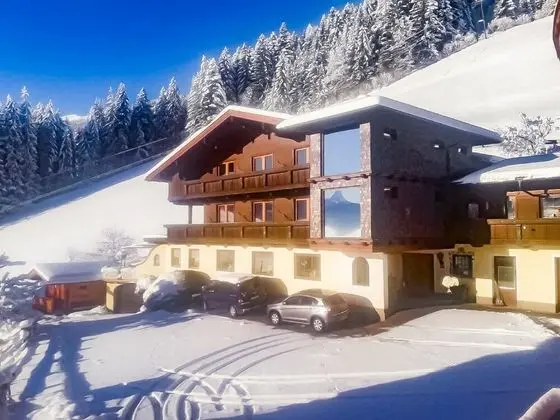 Ev