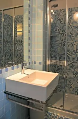 Büyük Yataklı Tek Kişilik Oda, Sigara İçilmez