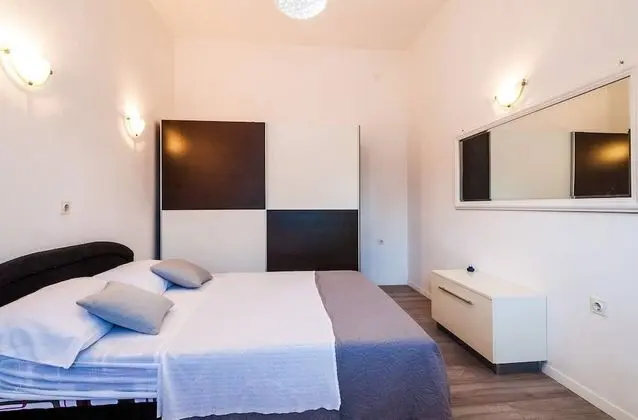 Apart Daire (Brane - free parking - A3 Frane(4+2))