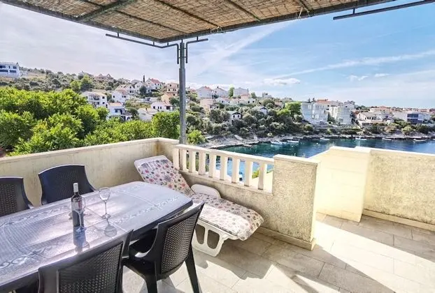 Apart Daire (Branka - 30 m from beach - A1 zeleni()