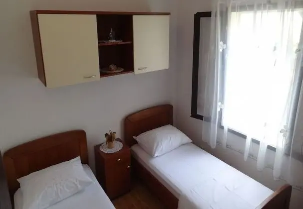 Apart Daire (Branka - 30 m from beach - A1 zeleni()